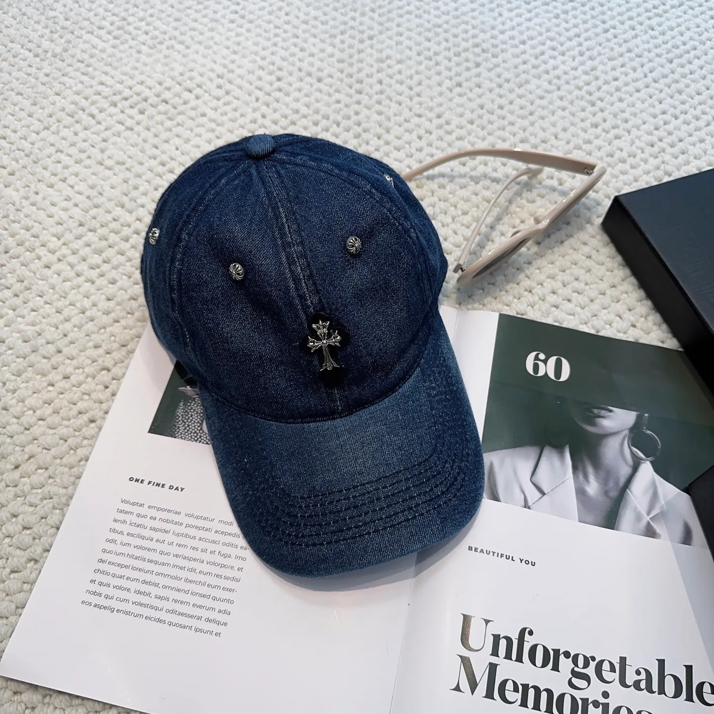 P60 Crow Heart 🆕🆕25 new washed denim baseball cap, personalized fashion classic cross logo, casual with a cool feeling, unisex style, same style for men and women! Very easy to match! Head circumference: 56-58cm is available